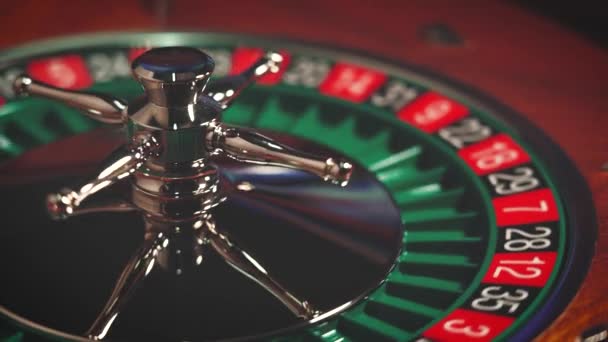 Hình ảnh bàn roulette là tài liệu tham k